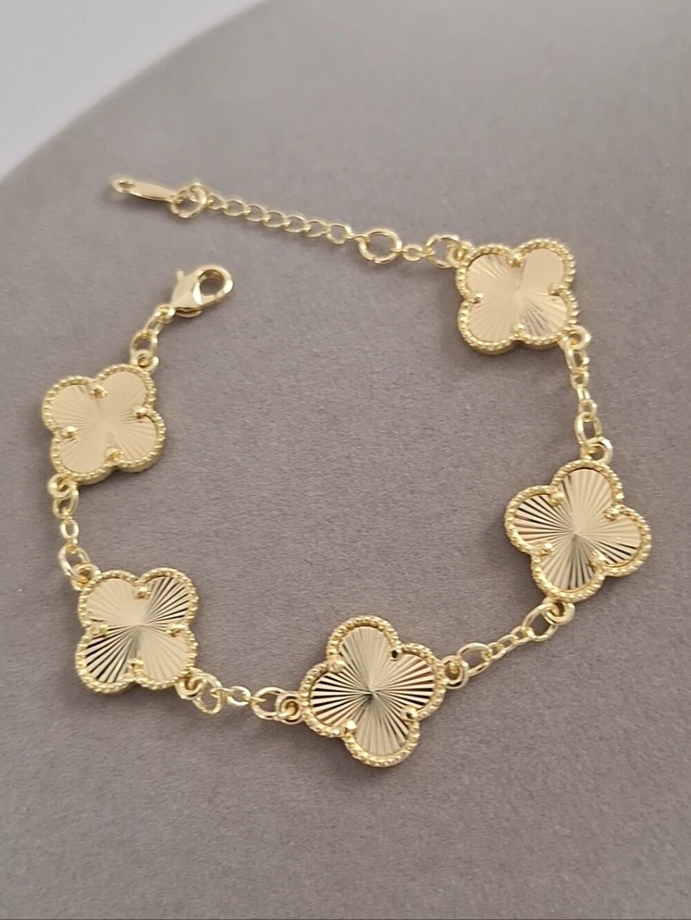 Double sided 14kt gold-filled 5 clovers bracelet 2026 Design - Picture 2 of 4